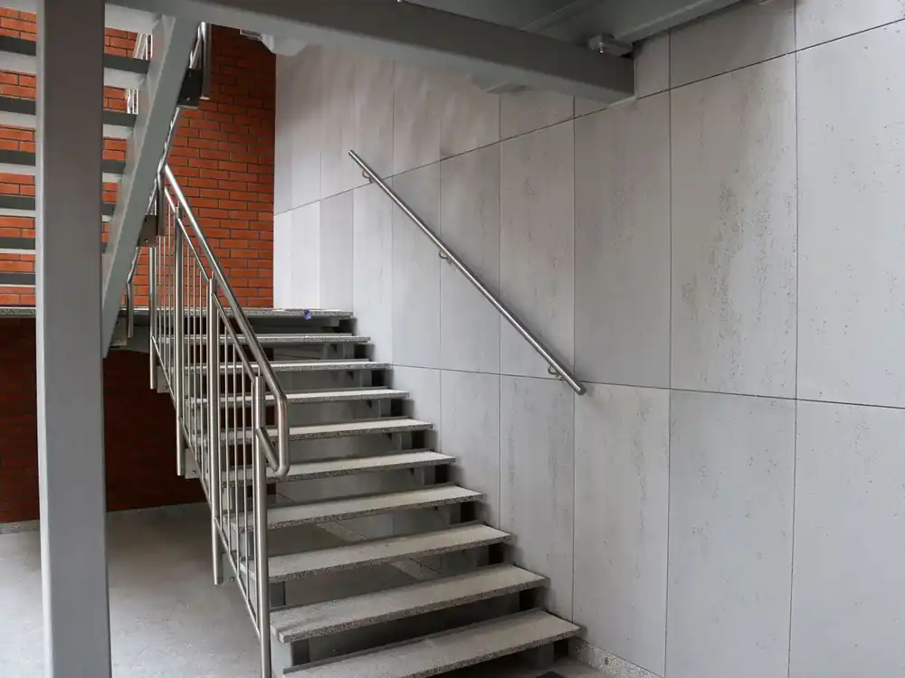 Szybka wysyłka Cegła i beton architektoniczny — schody zewnętrzne w industrialnym stylu