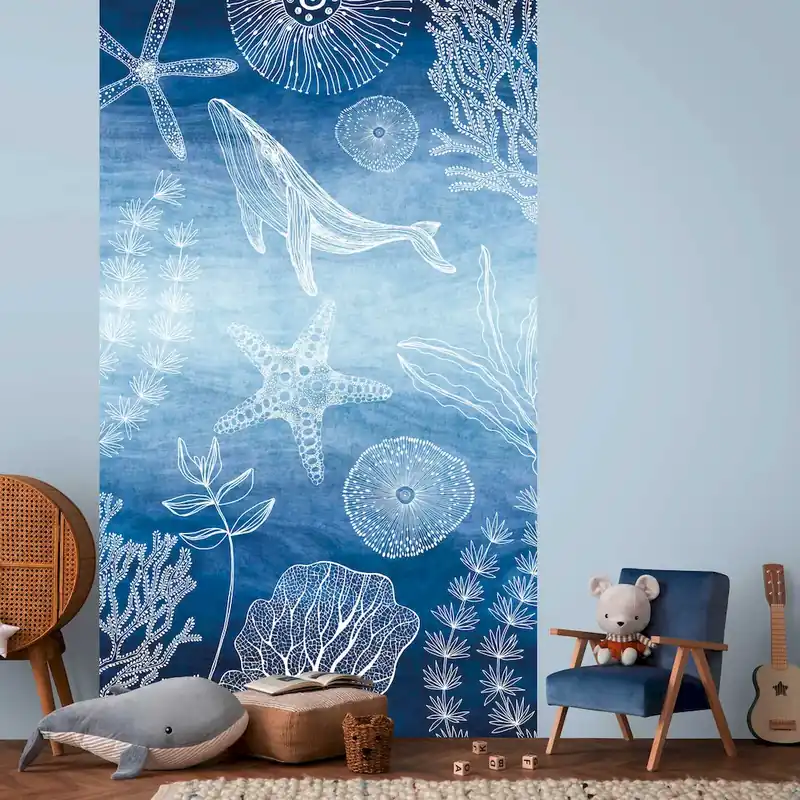 Cena promocyjna Tapeta 77060-1 A.S. Creation Lilly & Luis tapeta sea adventure na flizelinie panel 159cm szerokości x 280cm wysokości – podwodny świat z gradientem, gładka powierzchnia – niebieski, biały