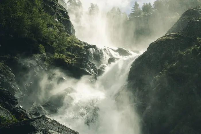 Tylko do końca tygodnia Fototapeta A Flowing Waterfall In Norway