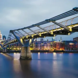 Nowy FotoTAPETA 8-924 Millenium Bridge