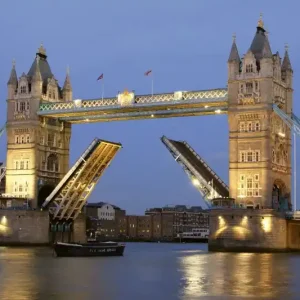 Wyjątkowa oferta FotoTAPETA na flizelinie MS-5-0021 TOWER BRIDGE AT NIGHT