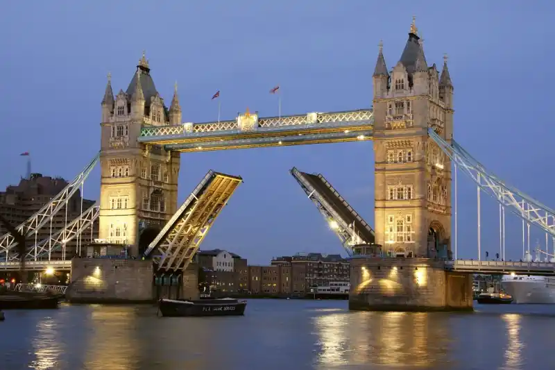 Wyjątkowa oferta FotoTAPETA na flizelinie MS-5-0021 TOWER BRIDGE AT NIGHT