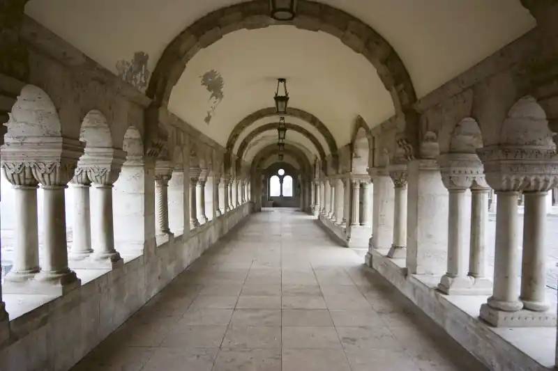 FotoTAPETA na flizelinie MS-5-0034 ANCIENT CORRIDOR Ostatnia szansa