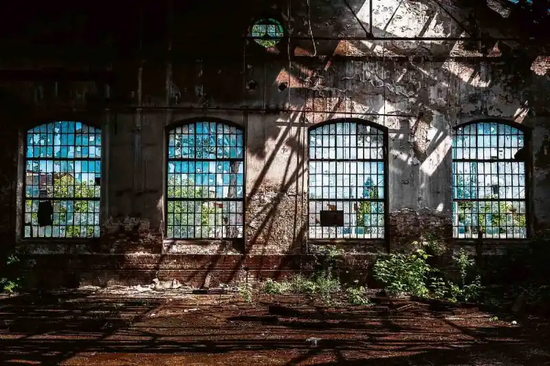 Fototapeta na Flizelinie MS-5-0840 Opuszczone wnętrze industrialne 375 x 250 cm Tylko do końca tygodnia