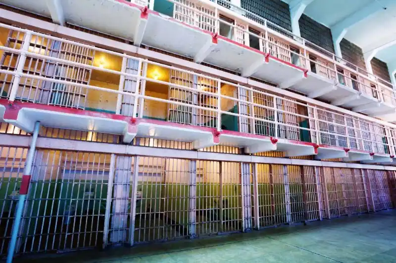 Obniżka ceny Fototapeta na Flizelinie MS-5-0961 Prison Cell Stories 375 x 250 cm