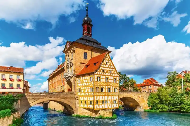 Sprawdź teraz Fototapeta na Flizelinie MS-5-1005 Ratusz Bamberg 375 x 250 cm