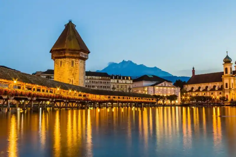 Ograniczona ilość Fototapeta na Flizelinie MS-5-1064 Kapellbrücke nocą 375 x 250 cm