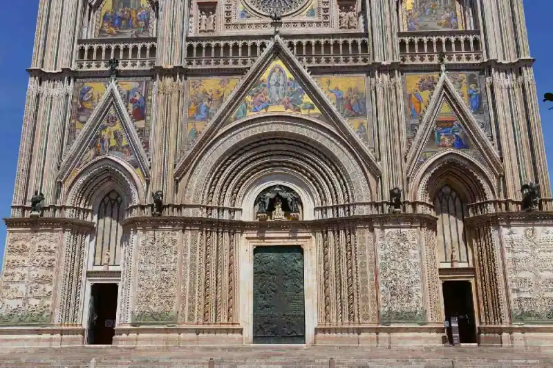 Super okazja Fototapeta na Flizelinie MS-5-1105 Katedra Wniebowzięcia Najświętszej Marii Panny, Orvieto 375 x 250 cm