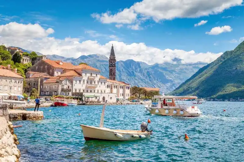 Kup teraz Fototapeta na flizelinie MS-5-2047 Historyczne miasto Kotor 375 x 250 cm