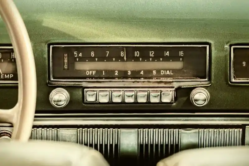 Wybór klientów Fototapeta na flizelinie MS-5-2187 Radio w starym aucie 375 x 250 cm