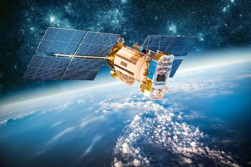 Fototapeta na flizelinie MS-5-2254 Satelita krążący wokół Ziemi 375 x 250 cm Hit cenowy