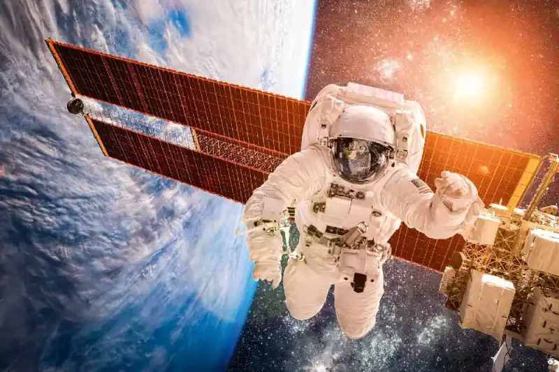 Fototapeta na flizelinie MS-5-2265 Astronauta nad Ziemią 375 x 250 cm Oferta
