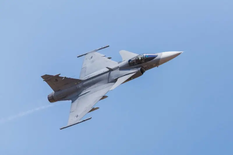 Fototapeta na flizelinie MS-5-2714 myśliwiec Gripen 375 x 250 cm Zniżka