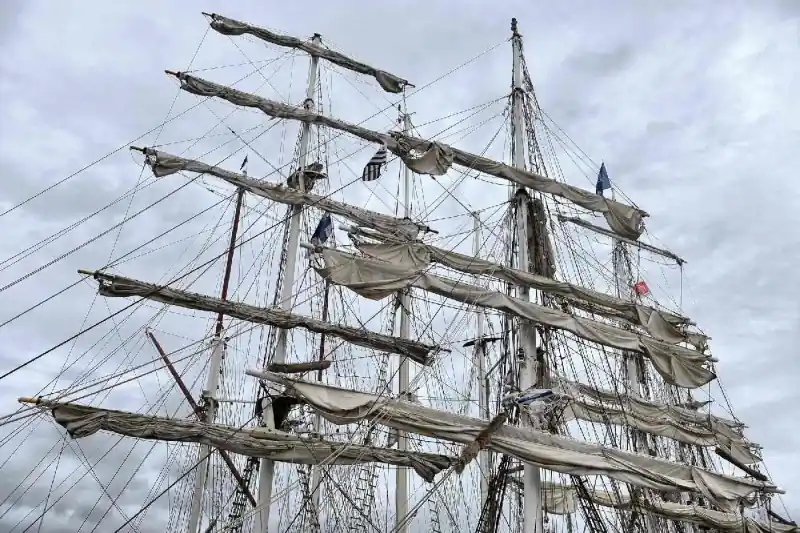 Zamów dziś Fototapeta na flizelinie MS-5-2750 Maszt 375 x 250 cm