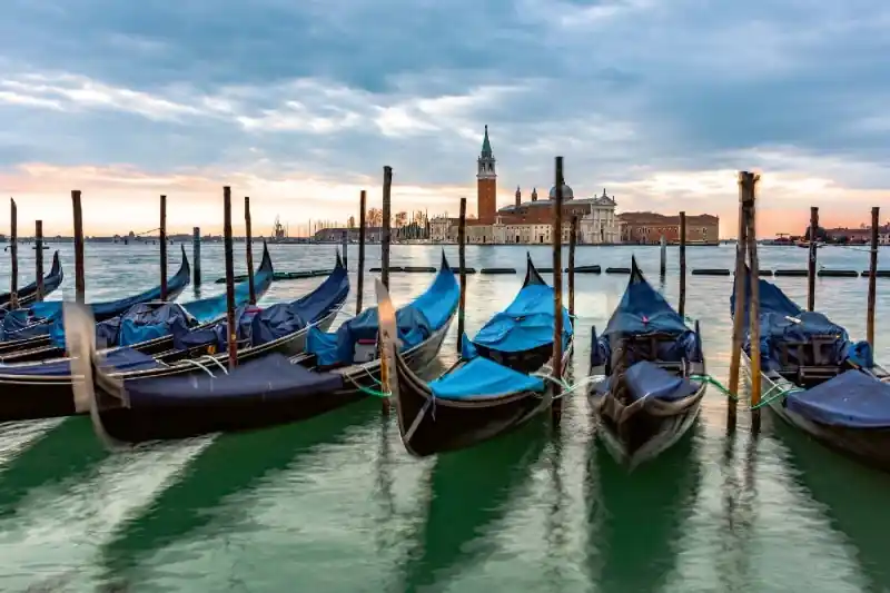 Fototapeta na flizelinie MS-5-2764 Gondola na Piazza San Marco 375 x 250 cm Oferta limitowana