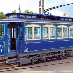 Wyprzedaż Fototapeta na flizelinie MS-5-2879 Stary niebieski tramwaj 375 x 250 cm