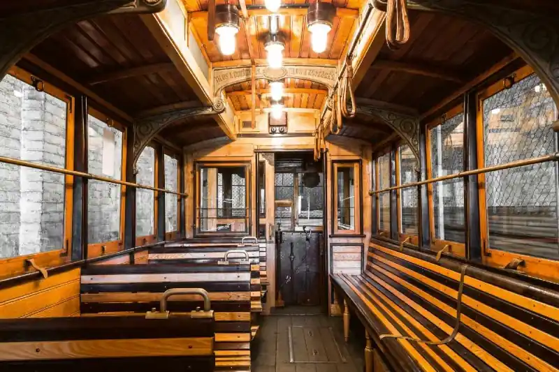 Fototapeta na flizelinie MS-5-2884 Wnętrze starego tramwaju 375 x 250 cm Kup online