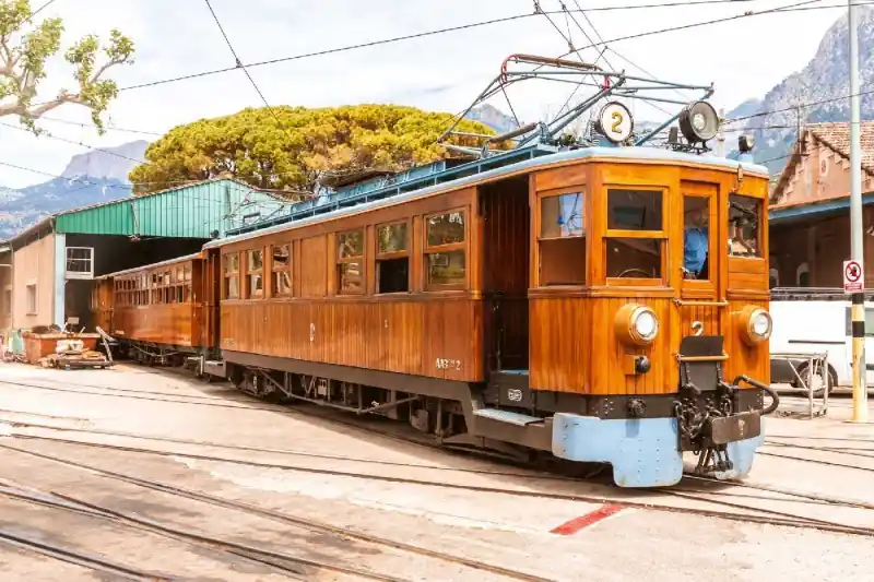 Fototapeta na flizelinie MS-5-2886 Tramwaj retro 375 x 250 cm Promocja