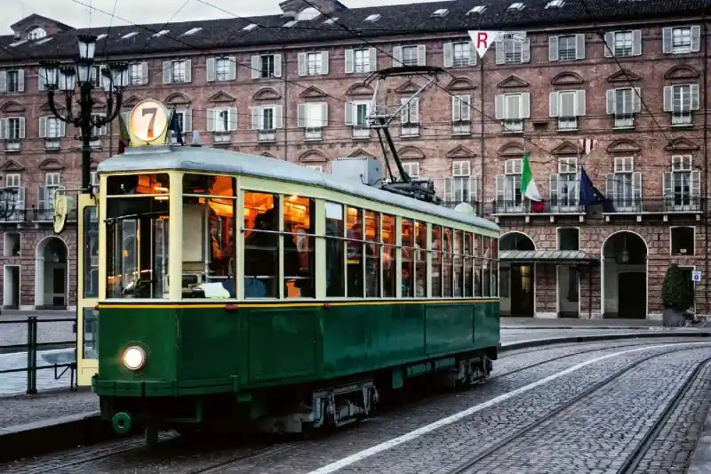 Sprawdź teraz Fototapeta na flizelinie MS-5-2897 Piazza Castello 375 x 250 cm