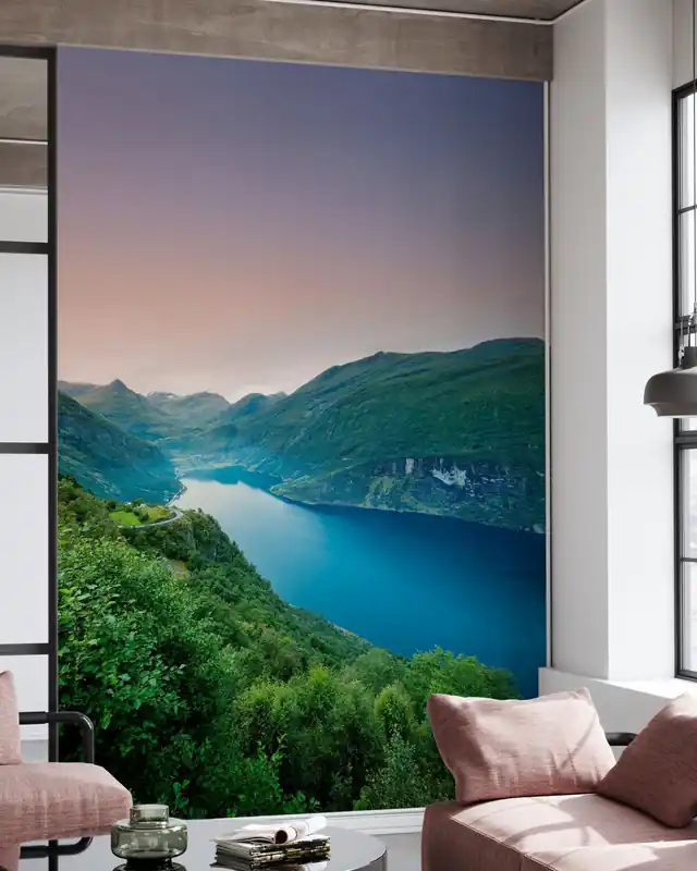 Fioletowe niebo nad Geirangerfjordem, Norwegia Tani